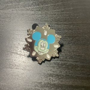 ❄️ Mickey Snowflake Disney Trading Pin